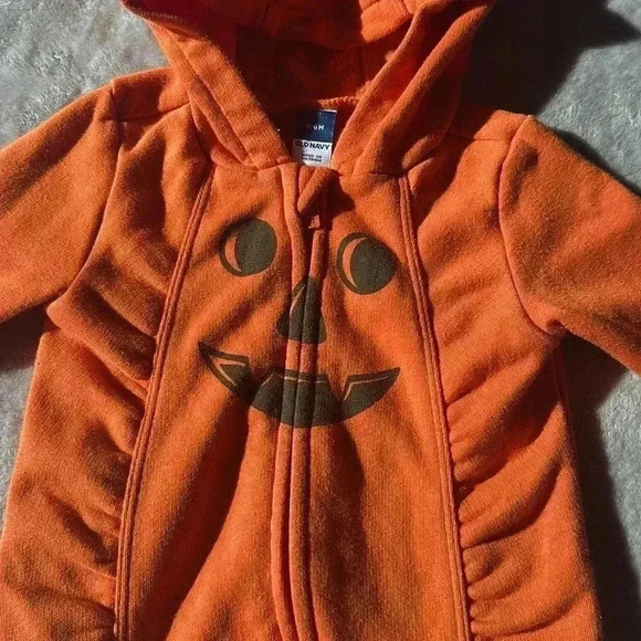 Old Navy - Halloween pumpkin costume romper one piece bunting bag.  Size 3-6 mo - Picture 2 of 4
